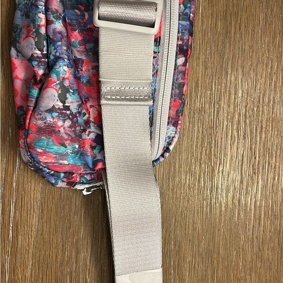 Lululemon Crossbody anywhere beltbag NWT - Picture 6 of 6
